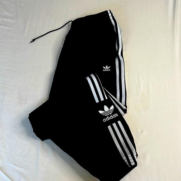 Shell adidas pants, nylon polyester material, xl size - Picture 1 of 2